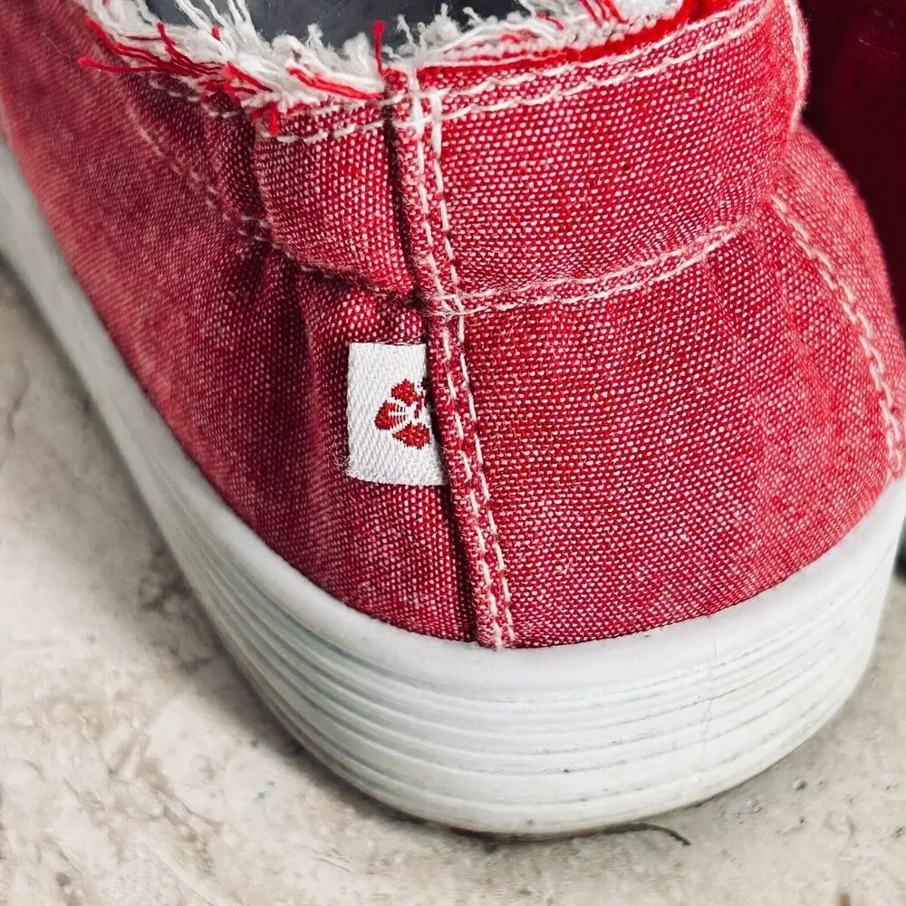 Tommy Bahama Sneakers 8.5 Red Canvas Shoes Comfy Memory Foam Stretch Slip On